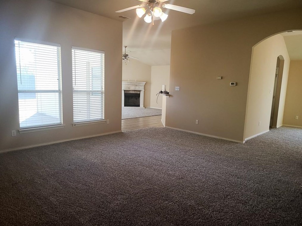3910 Diamond Dr, Denton, TX 76208