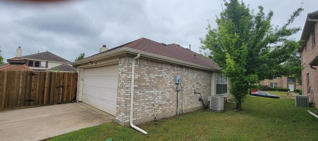 301 Rain Tree Dr, Mesquite TX  75182-4032 exterior