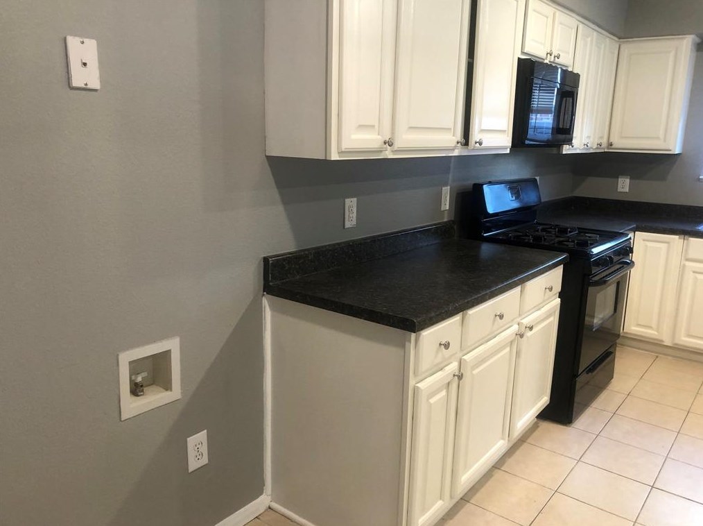 641 W Cedar St, Hurst, TX 76053