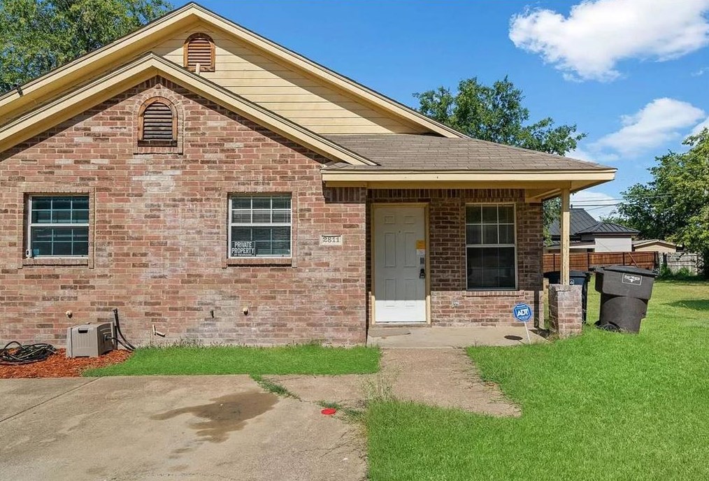 2809 S Grove St, Fort Worth, TX 76104