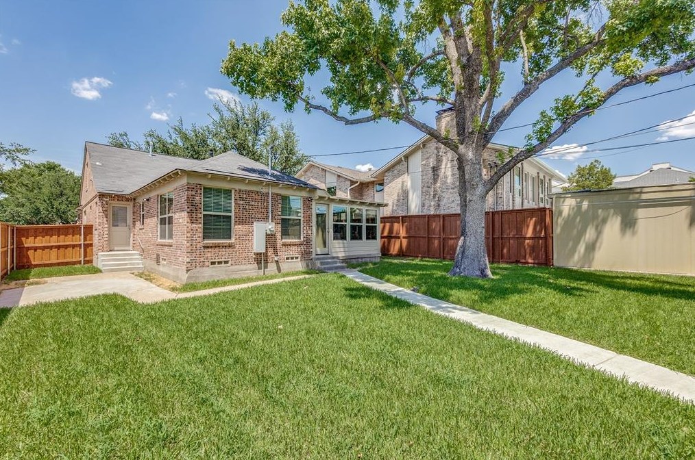 3661 Mcfarlin Blvd, Dallas TX  75205-1831 exterior