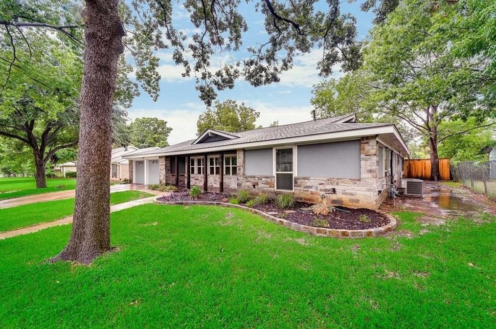 193 Shady Lake Dr, Hurst, TX 76054