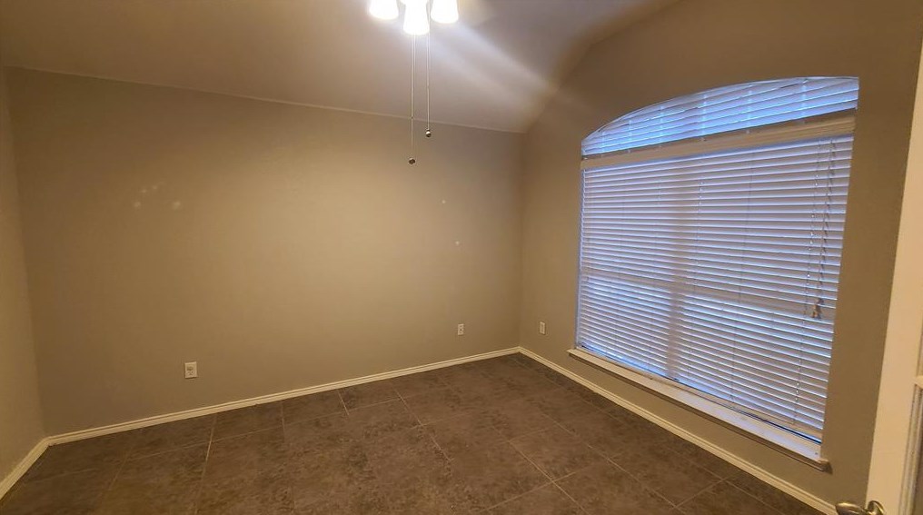 927 Peach Ln, Burleson, TX 76028