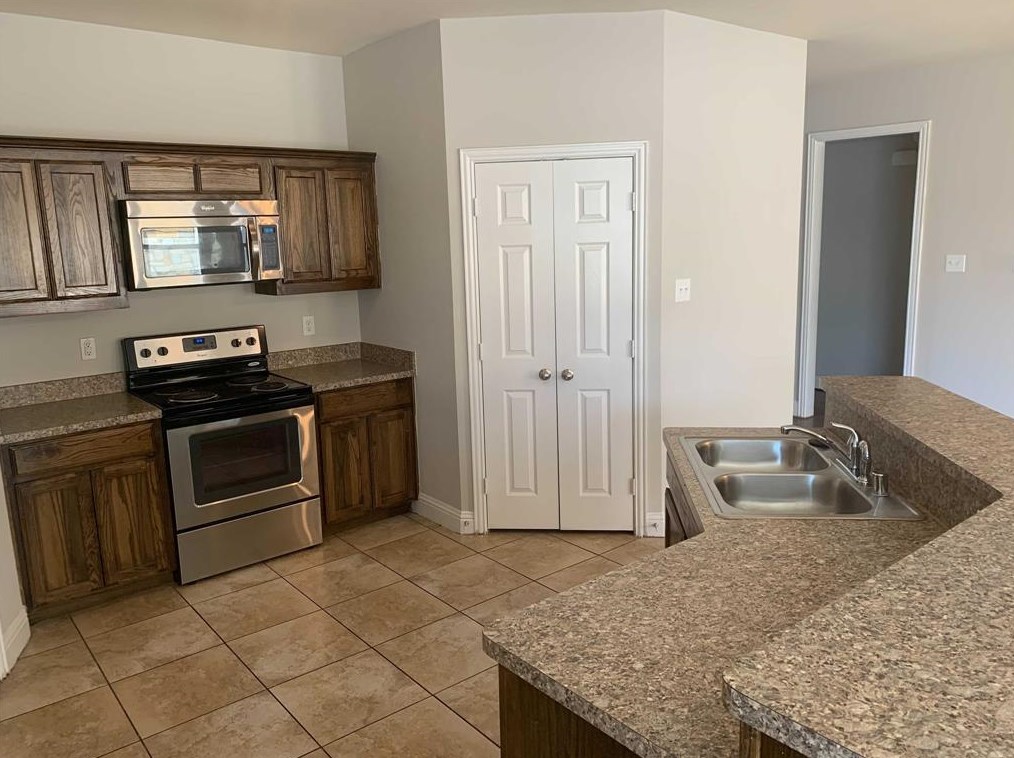 953 Abigale Ln, Dallas, TX 75253
