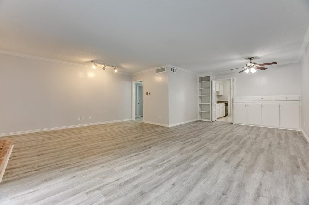 7706 Meadow Park Dr #222, Dallas, TX 75230
