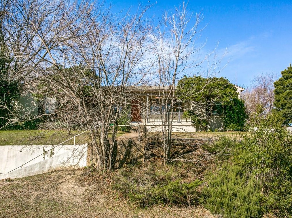 9585 Ash Creek Dr, Dallas, TX 75218