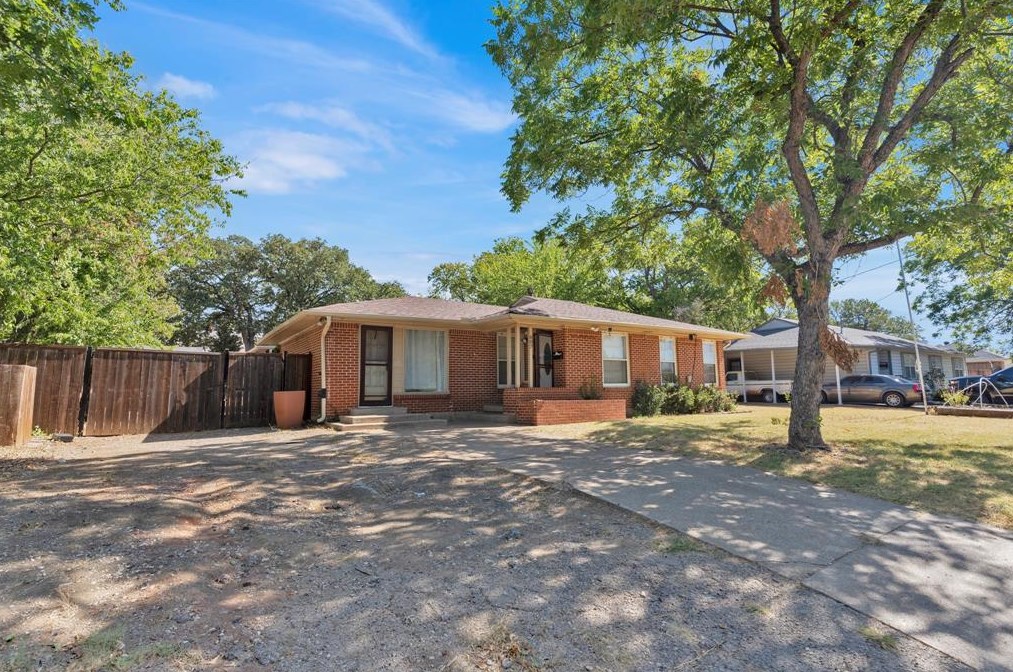 607 Andrews St, Arlington, TX 76011