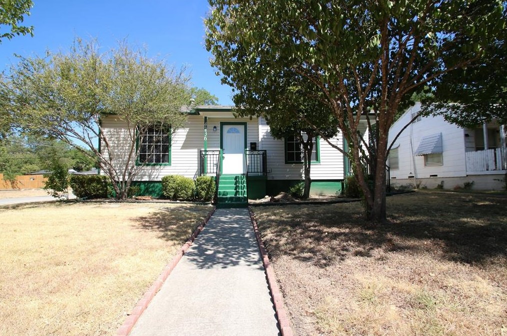 4236 Lisbon St, Fort Worth, TX 76107