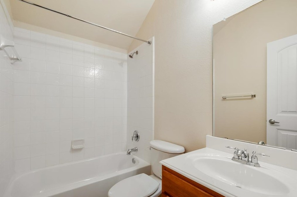 8732 Paradise Dr, Mckinney TX 75070-6431 exterior