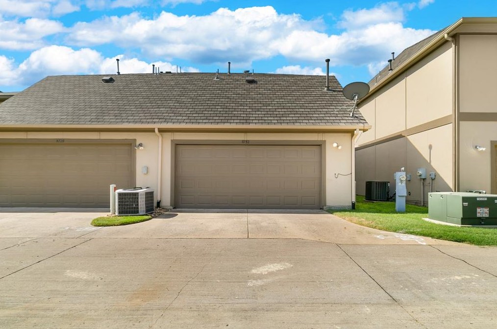 8732 Paradise Dr, Mckinney TX 75070-6431 exterior
