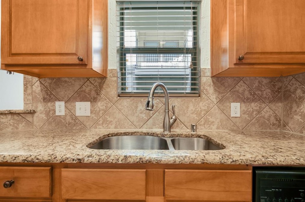 8732 Paradise Dr, Mckinney TX 75070-6431 exterior