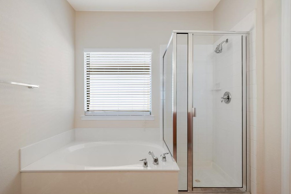 8732 Paradise Dr, Mckinney TX 75070-6431 exterior