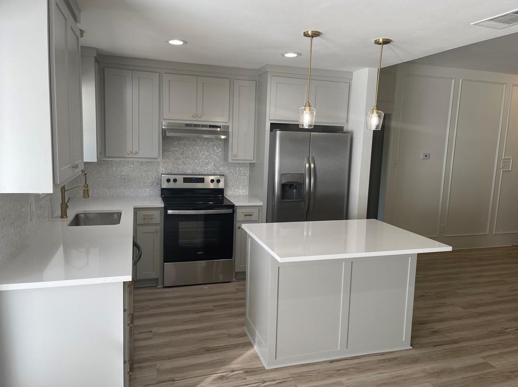 2015 Espinosa Dr, Carrollton TX  75010-4004 exterior