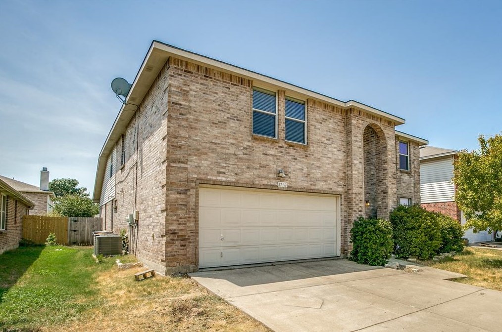 1716 Rialto Way, Justin, TX 76247