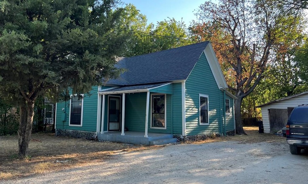 512 Sabine Ave, Cleburne, TX 76031