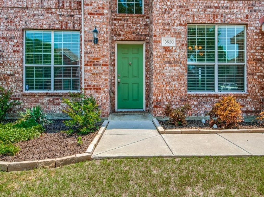 13520 Leather Strap Dr, Haslet TX  76052-4806 exterior