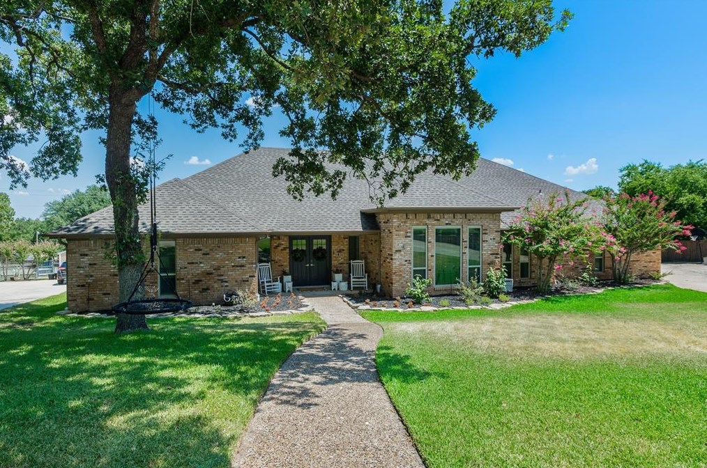 5 Greenbriar Ct, Roanoke, TX 76262-5521