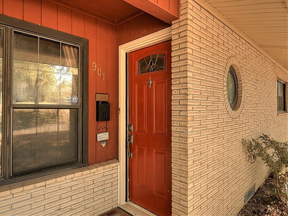 901 8th St, Grand Prairie, TX 75050-3408