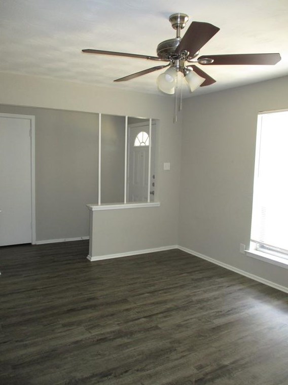 10025 Neosho Dr, Dallas, TX 75217-3052