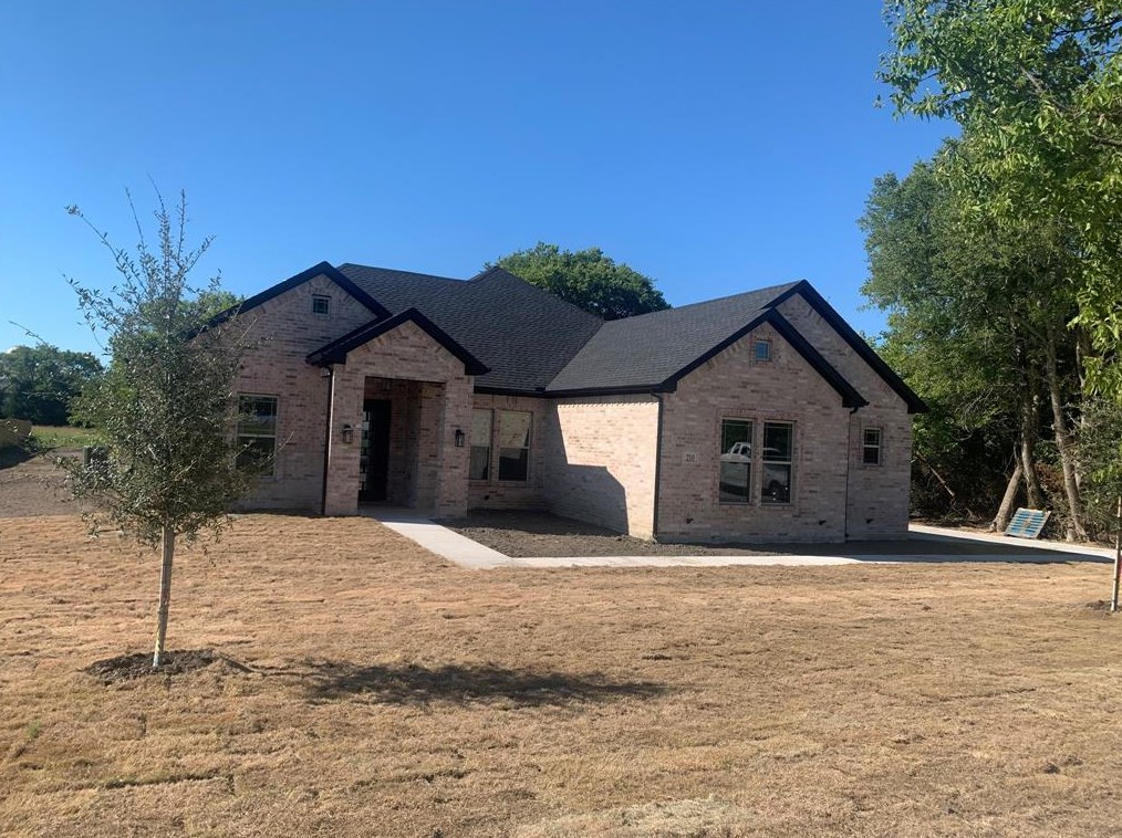 210 Pierce Rd, Oak Leaf, TX 75154-6416