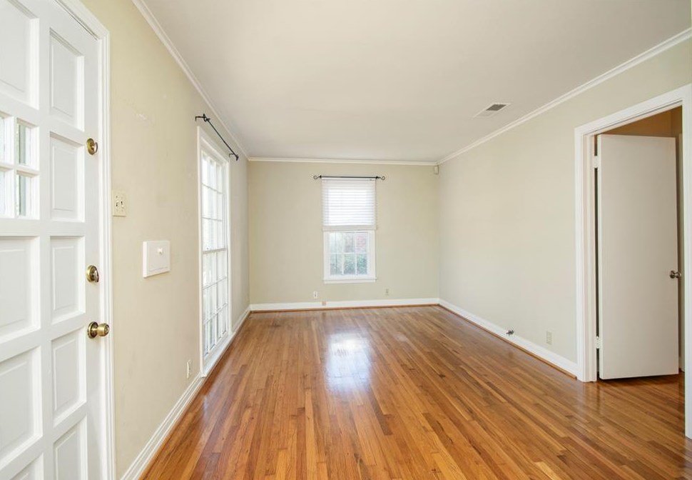 10034 Lake Gardens Dr, Dallas TX  75218-2901 exterior