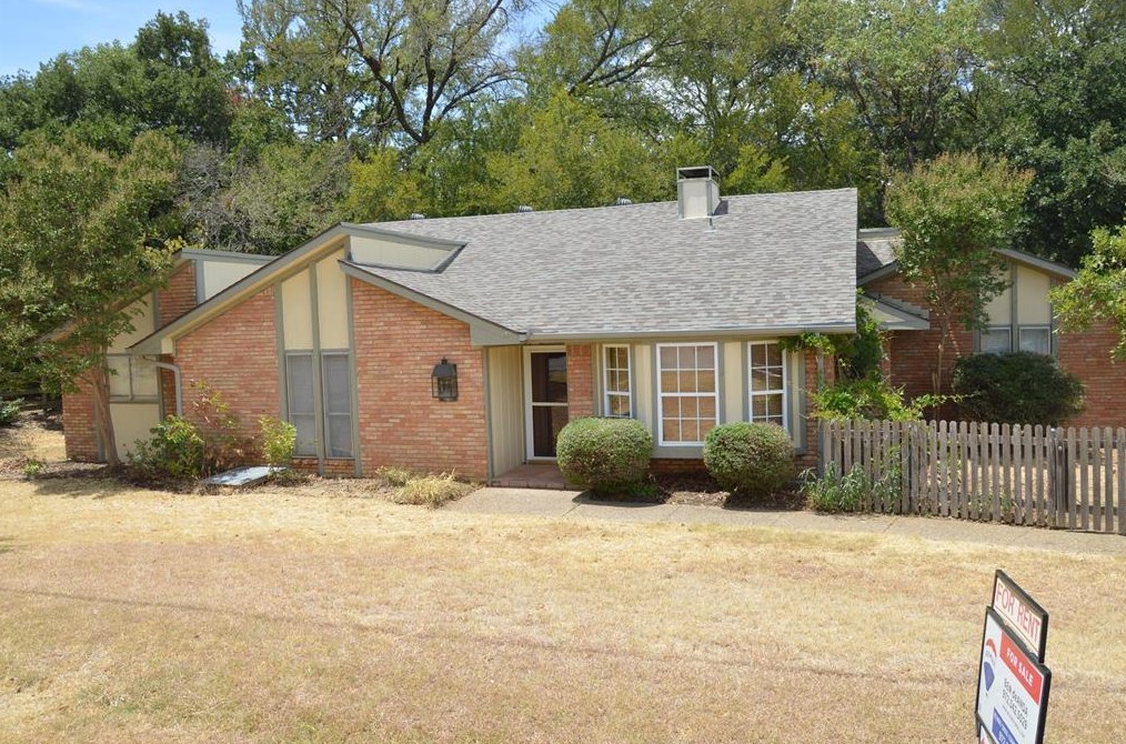 209 Winding Creek Dr, Lewisville, TX 75077