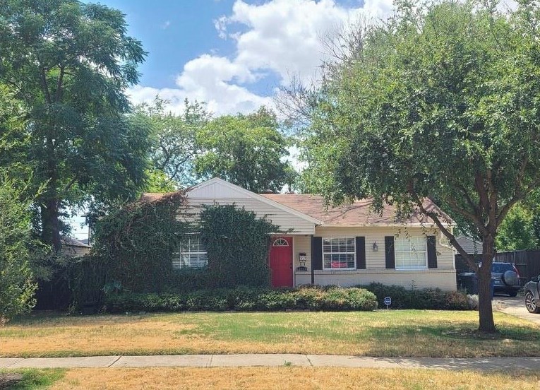 3930 Rochelle Dr, Dallas TX  75220-1814 exterior