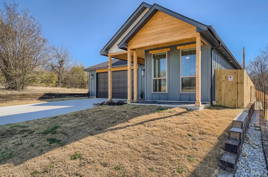 1464 E Rosedale St, Fort Worth, TX 76104
