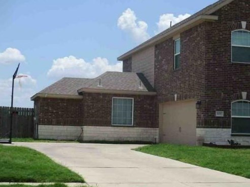 606 Milas Ln, Oak Leaf, TX 75154-8586