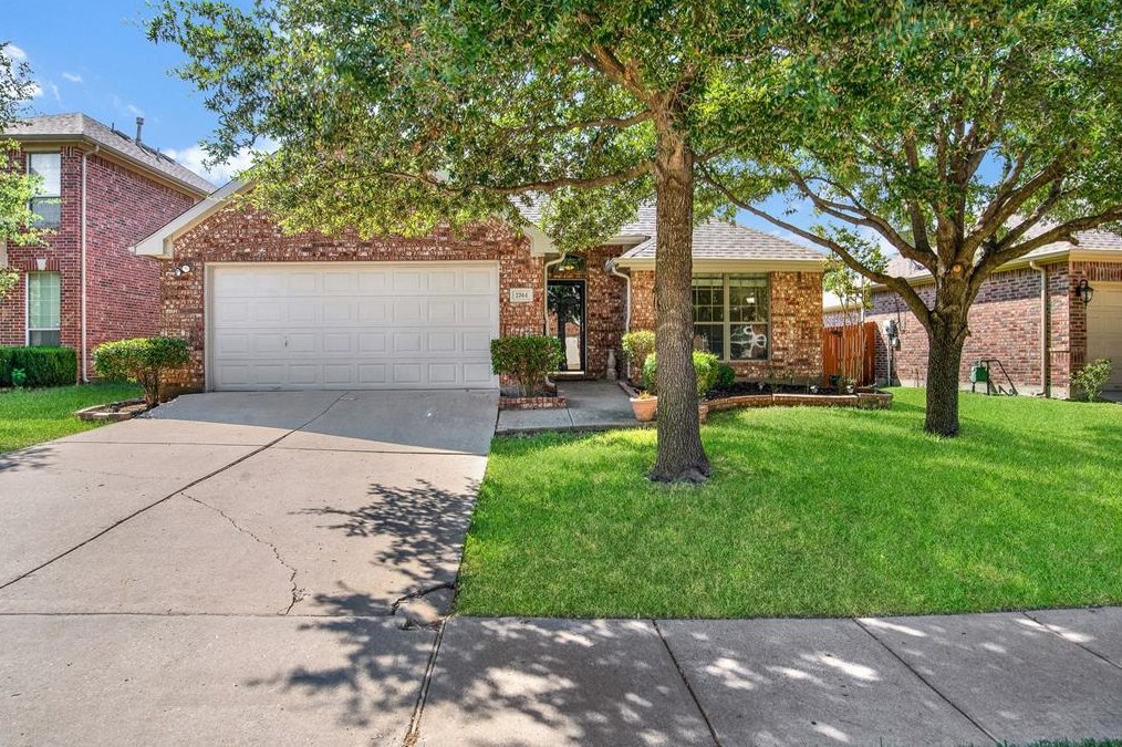 2744 Cascade Cove Dr, Oak Point, TX 75068