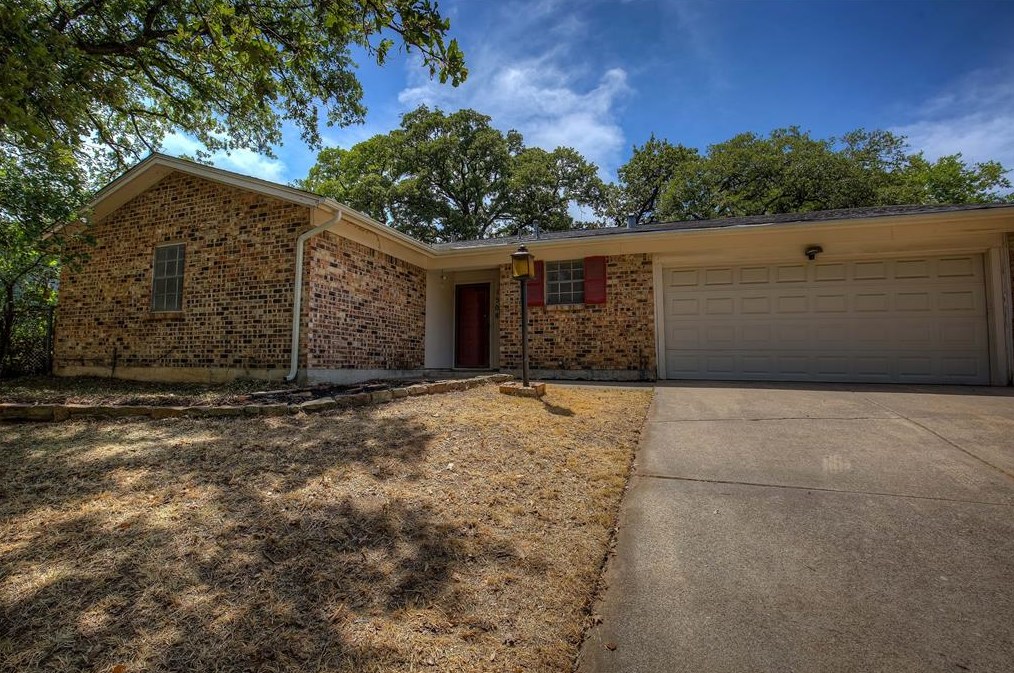 1508 Barron Ln, Fort Worth, TX 76112