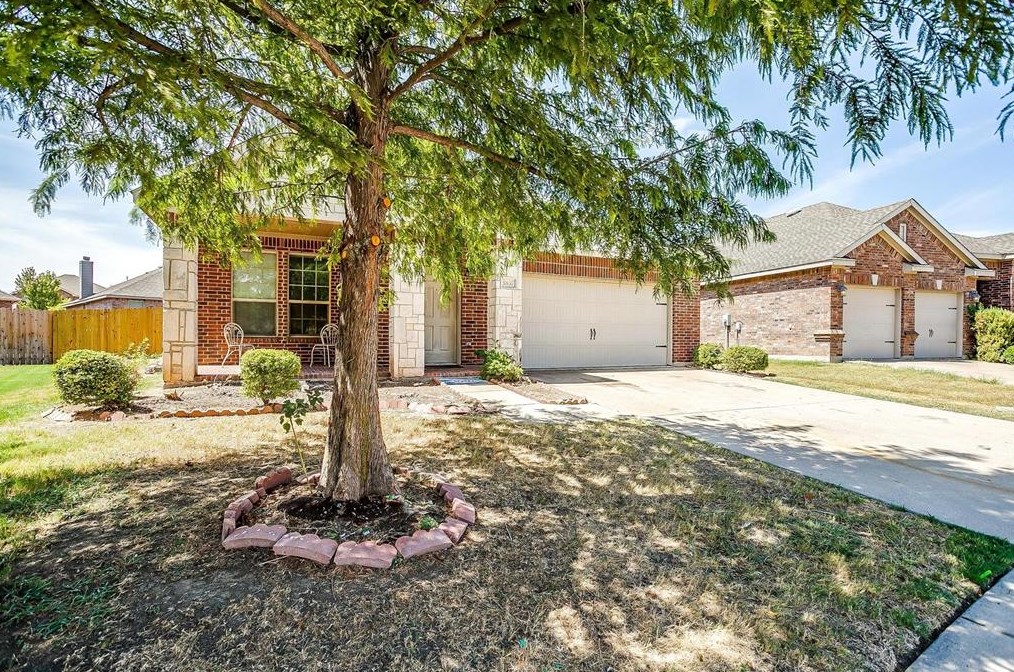 5837 Deck House Rd, Fort Worth, TX 76179