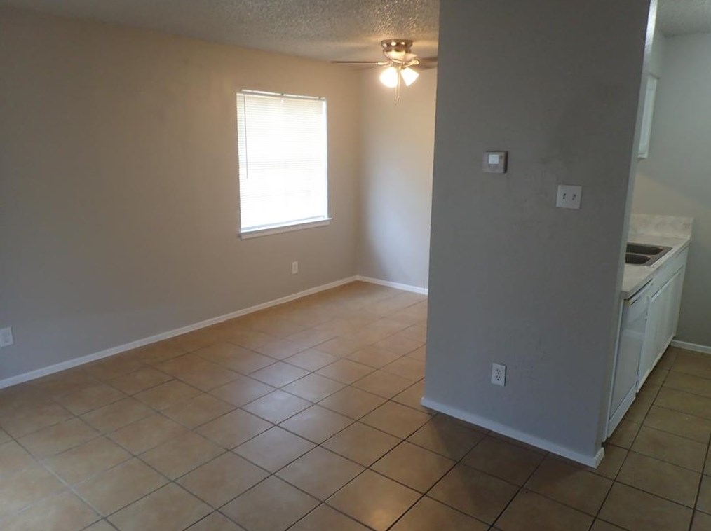 219 Pine Meadow Dr #a, Kennedale, TX 76060