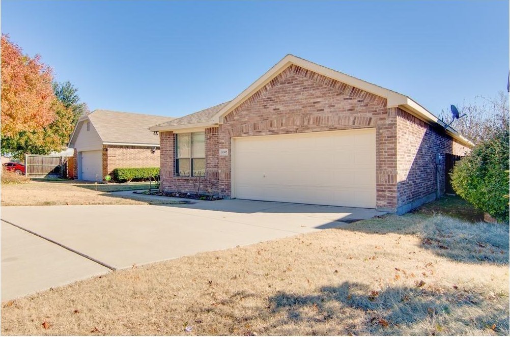 10307 Holly Grove Dr, Fort Worth, TX 76108