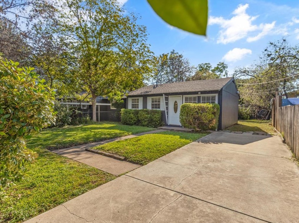 4220 Pensacola Ct, Dallas, TX 75211-3235