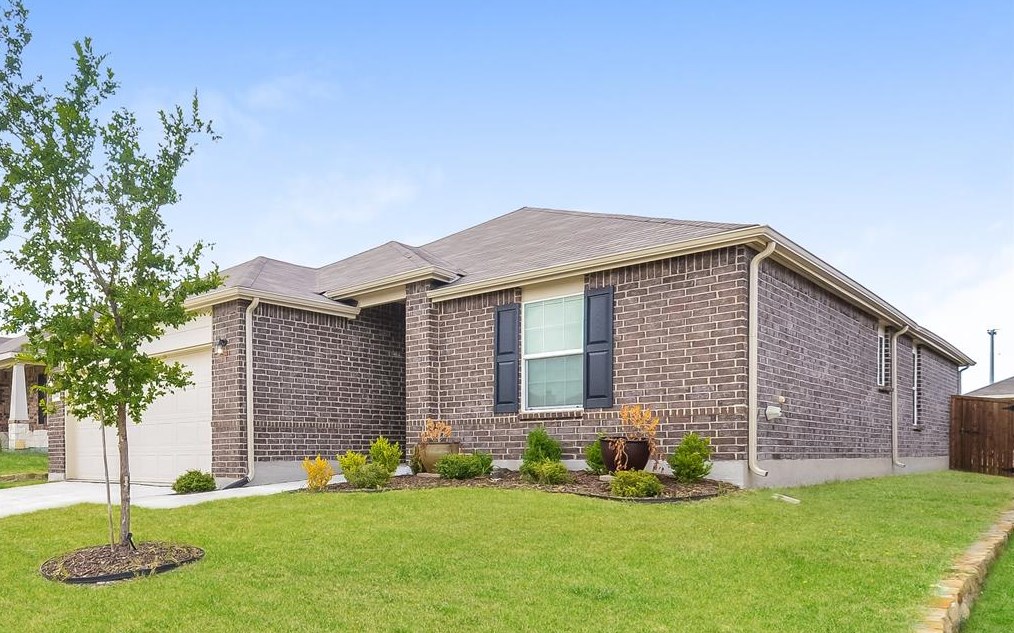 1412 Vernon Dr, Aubrey, TX 76227