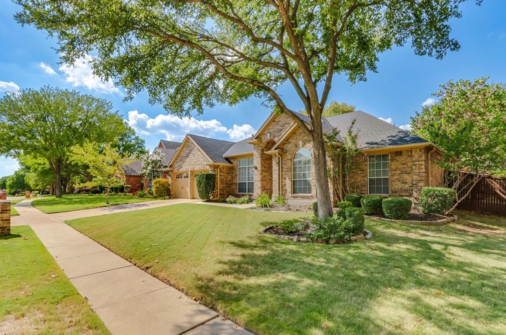 2808 Meadow Glen Dr, Lewisville, TX 75022