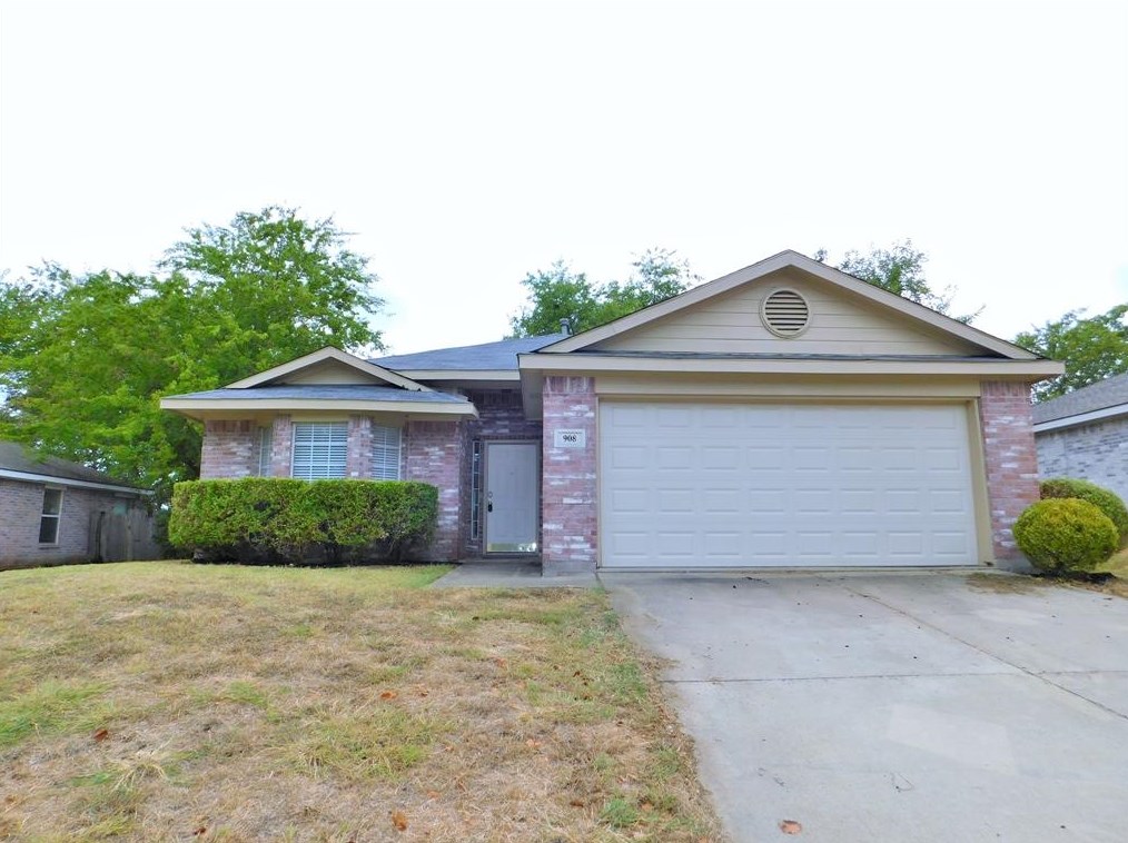 908 Dixon Ln, Denton, TX 76207