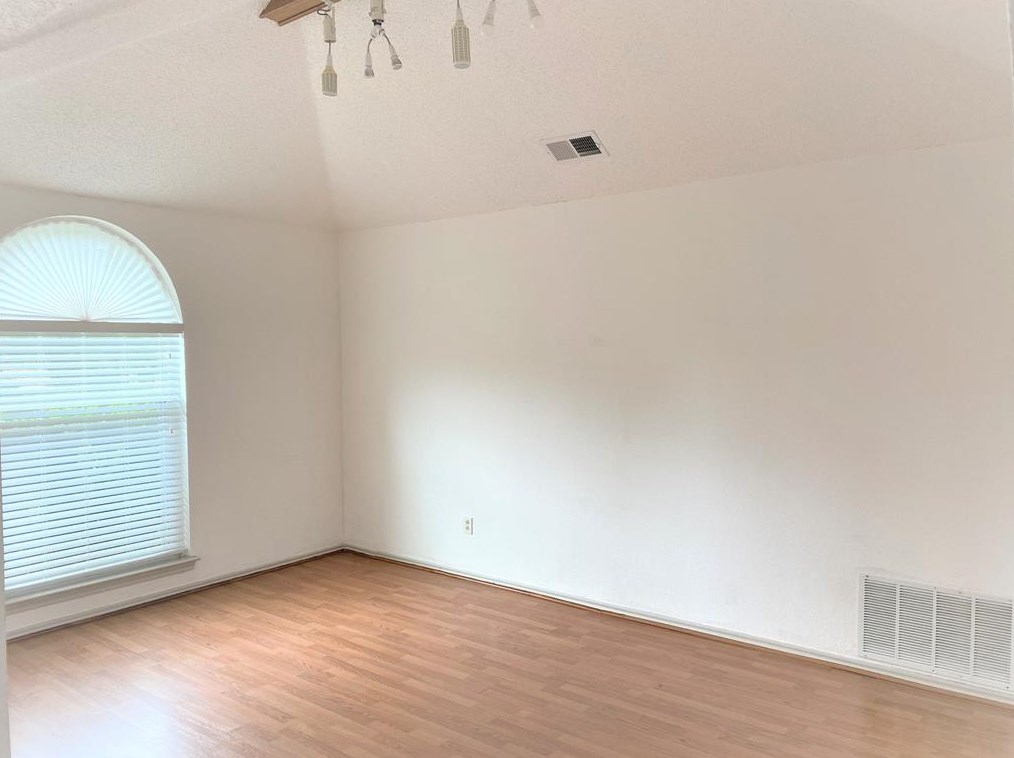 1319 Silver Maple Dr, Carrollton TX  75007-1037 exterior