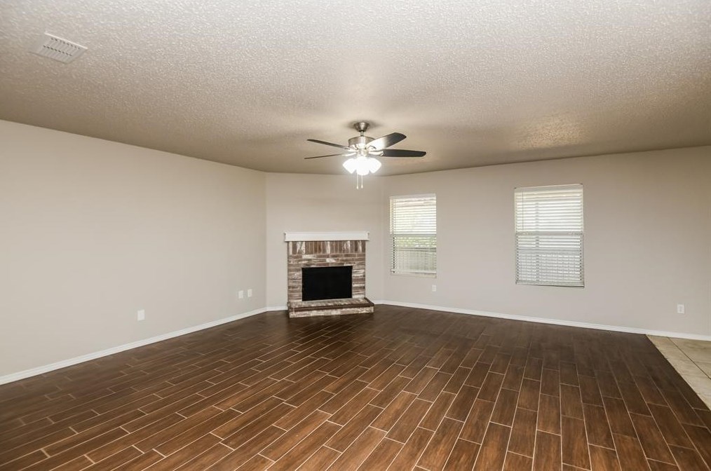 5313 New Castleton Ln, Fort Worth, TX 76135