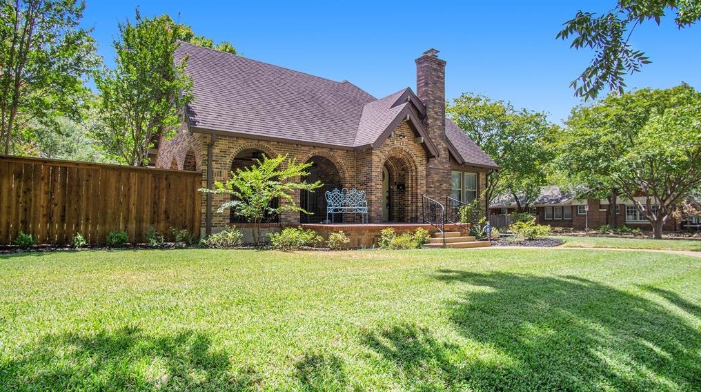 2245 W Magnolia Ave, Fort Worth, TX 76110