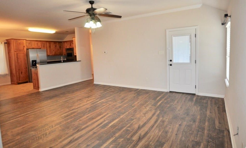 1261 Newcastle Dr, Weatherford, TX 76086