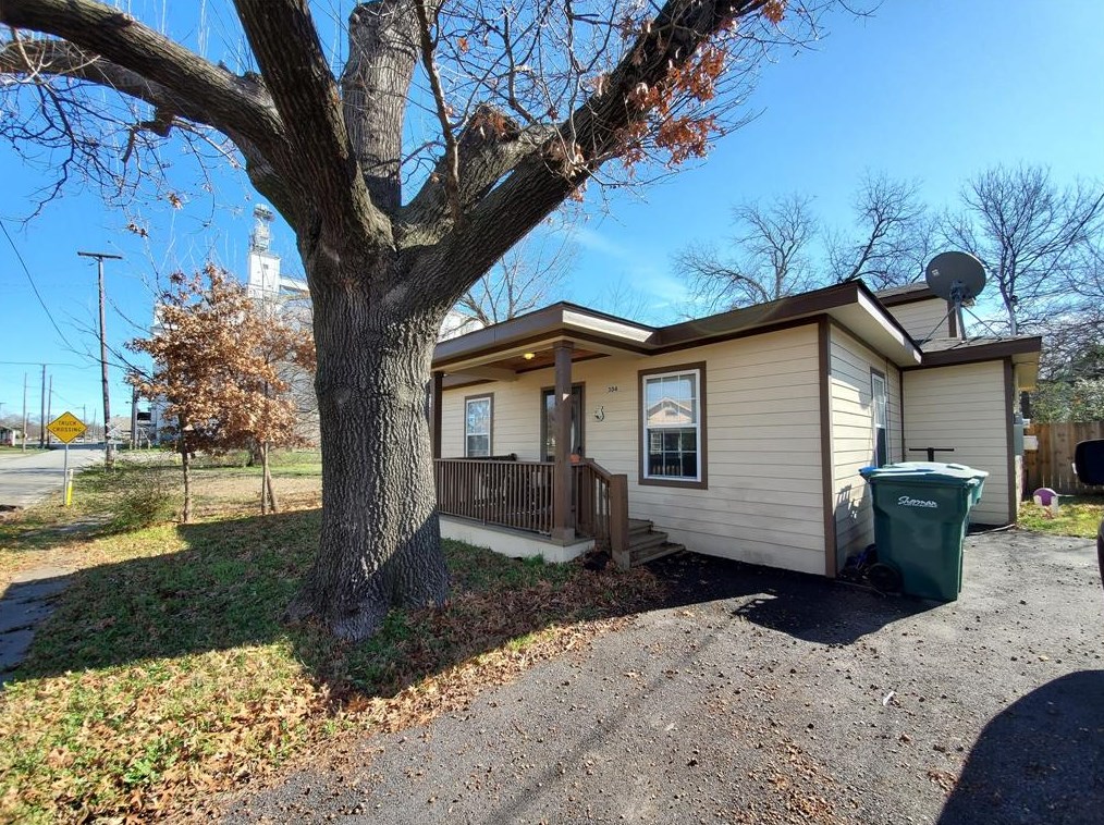 304 E King St, Sherman, TX 75090