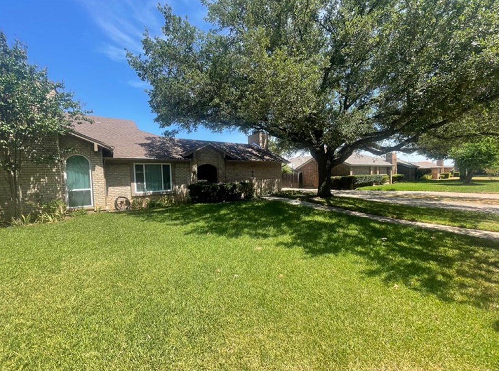 5012 Ledgestone Dr, Fort Worth, TX 76132
