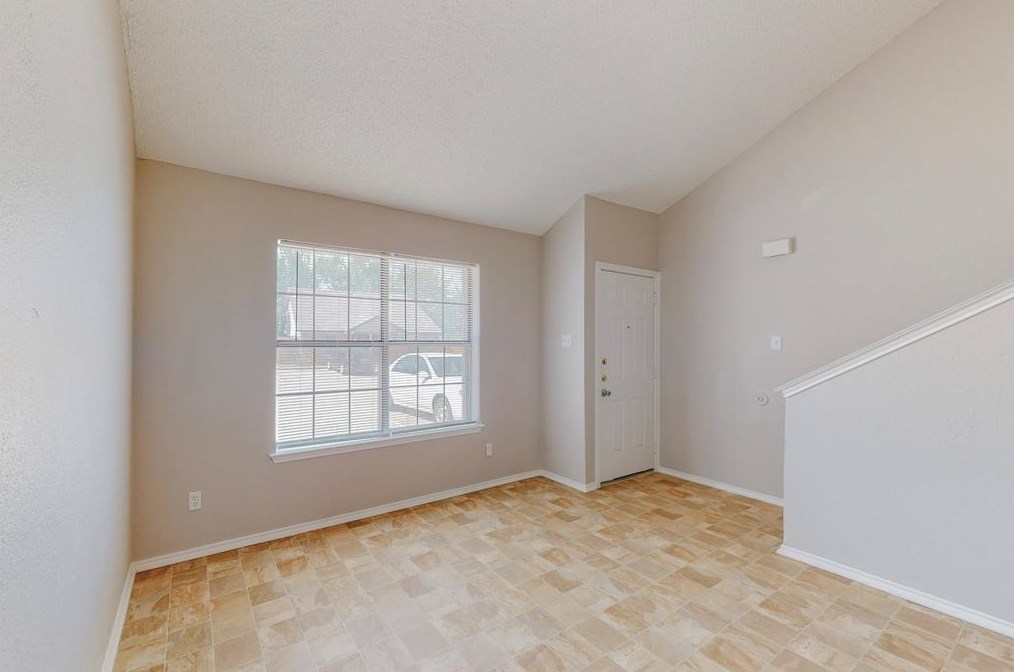 309 Kings Way Dr #c, Midlothian, TX 76063