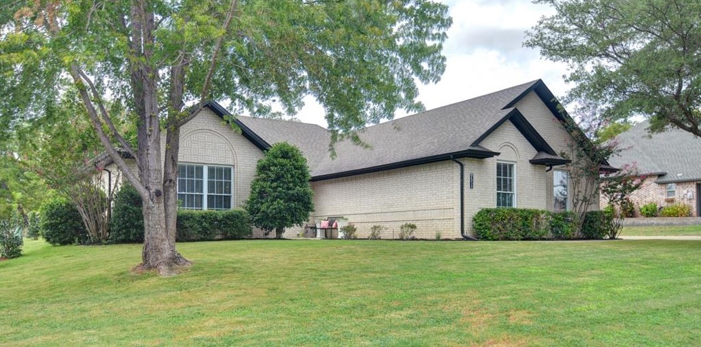 9511 Bellechase Rd, Granbury, TX 76049