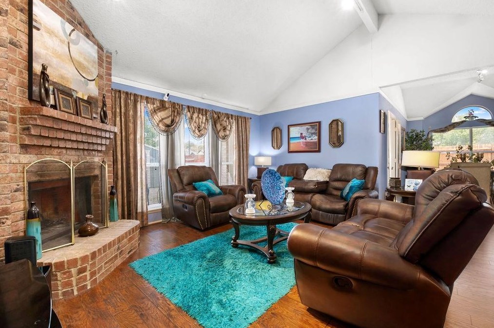 900 Busby Dr, Cedar Hill, TX 75104-7226
