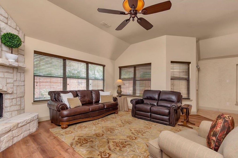 605 Kiowa Dr, Mckinney TX  75071-0494 exterior