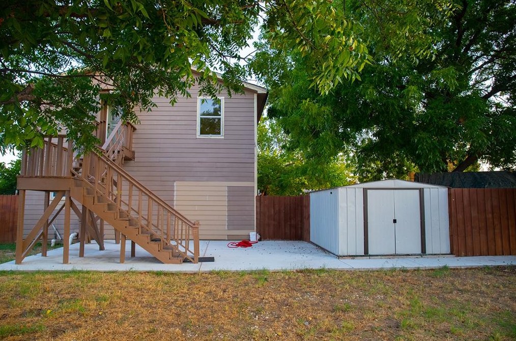 6833 Hill Ct, Azle, TX 76020