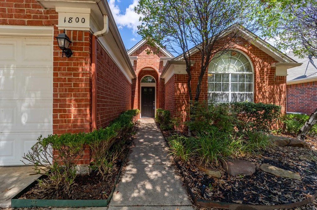 1800 Newton Dr, Lewisville, TX 75028
